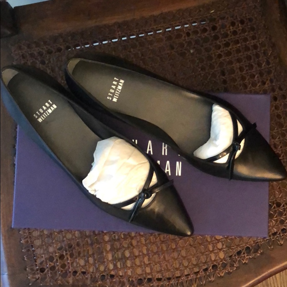 Stuart Weitzman Cleavage Pointy-Toe Flat